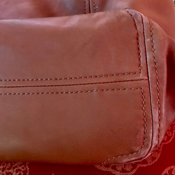 Michael Kors Soft Leather Oversized ID Chain Large Shoulder Bag - Picture 13 of 16